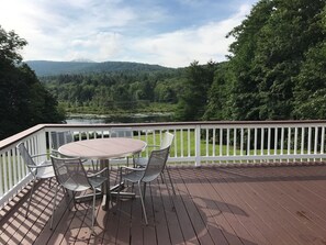 Outdoor dining - Lakefront Mountain Home (Tannersville)