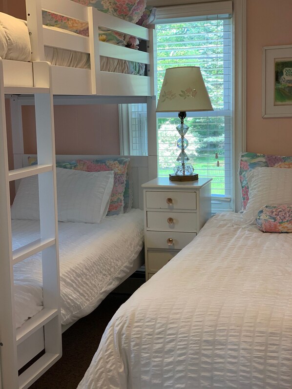 Room - Lakefront Mountain Home (Tannersville)