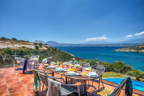 LONGOBARDI FULL SEA VIEW Front Villa Chania Marathi