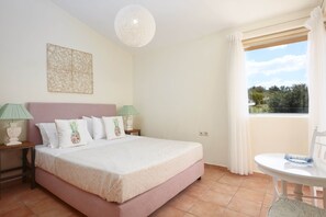 4 quartos, ferros/tábuas de passar roupa, Wi-Fi de cortesia