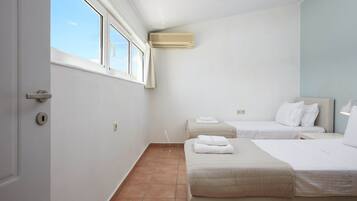 4 makuuhuonetta, silitysrauta/-lauta, ilmainen Wi-Fi, vuodevaatteet