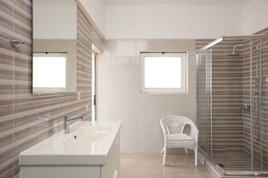 Combined shower/tub, hair dryer, towels, soap