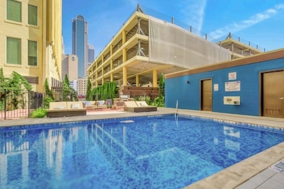 Rustic Realm/2BR2Bath/KayBaileyCenter/Pool/GYM