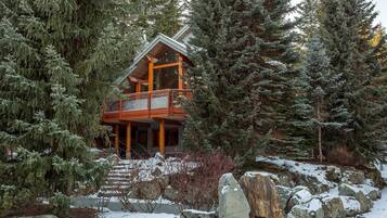 House, Multiple Beds (Luxury 5 Bedroom Blueberry Chalet) | Exterior
