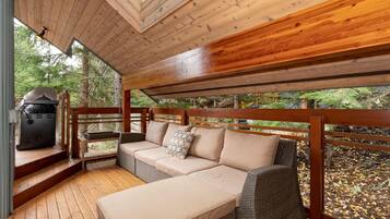 House, Multiple Beds (Luxury 5 Bedroom Blueberry Chalet) | Property grounds