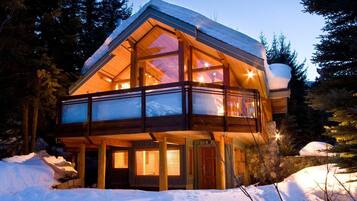 Ferienhaus, Mehrere Betten (Luxury 5 Bedroom Blueberry Chalet) | Außenbereich