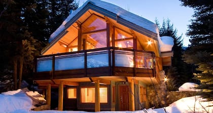 Luxury 5 Bedroom Blueberry Chalet