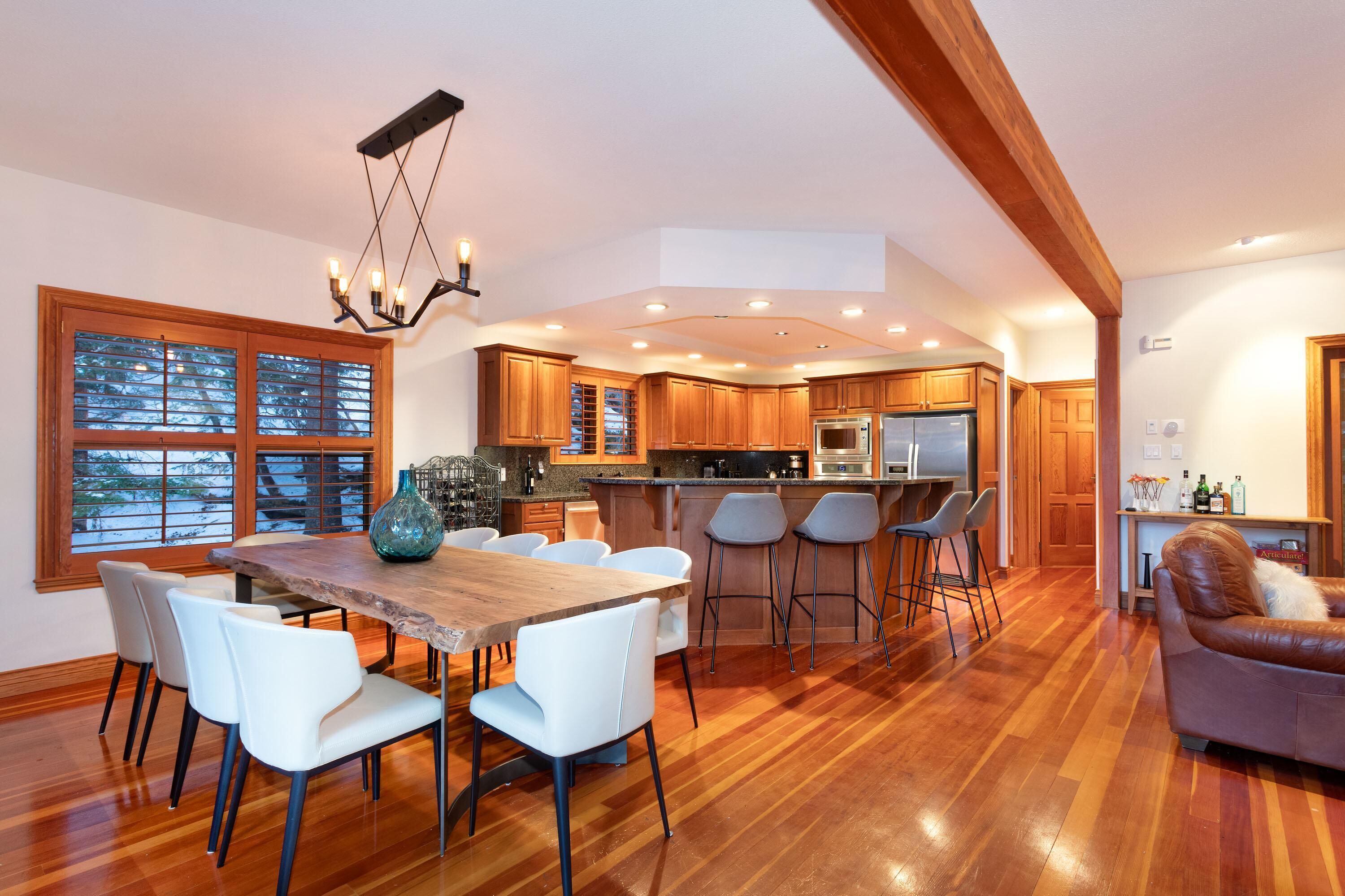 House, Multiple Beds (Luxury 5 Bedroom Blueberry Chalet) | Dining