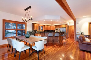 Dining - Luxury 5 Bedroom Blueberry Chalet (Whistler)