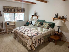 4 quartos, escrivaninha, ferros/tábuas de passar roupa