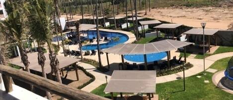 Piscine couverte, piscine extérieure