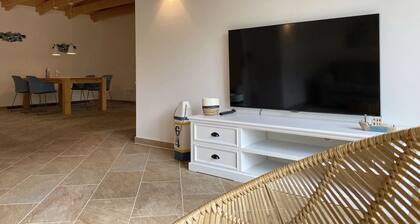 "Ankerplatz" vacation apartment with large garden in the heart of Pilsum