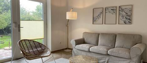 Smart-TV, Bücher, Stereoanlage