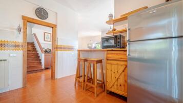 Fridge, oven, stovetop