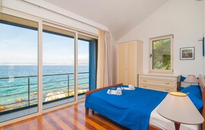 2 bedrooms, travel crib, free WiFi, bed sheets - Beautiful home in Supetar (Supetar)