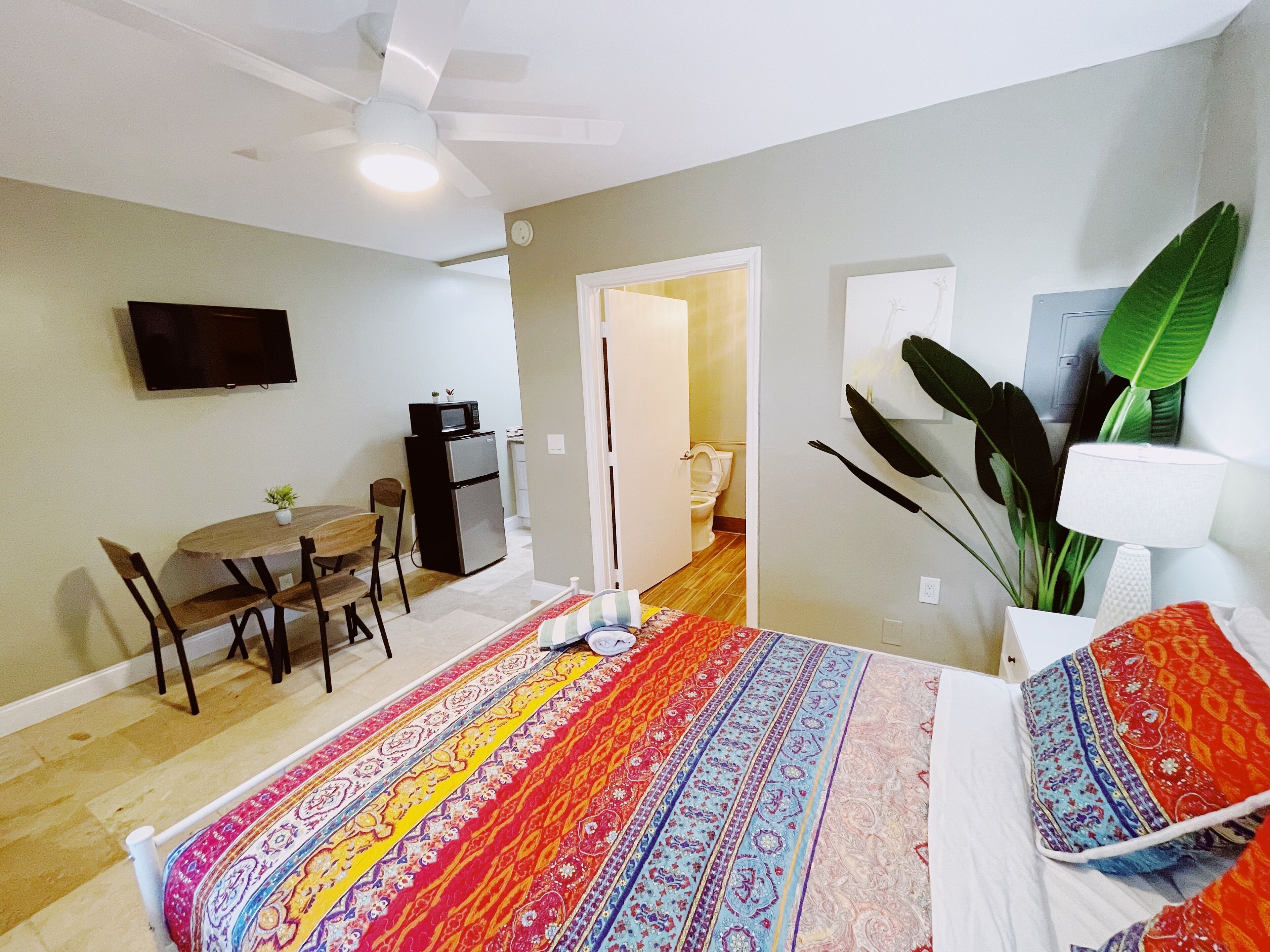 Kannettavalle tietokoneelle sopiva työtila, silitysrauta/-lauta