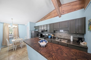 Family Apartment | Private kitchen | Microwave, stovetop, toaster, cookware/dishes/utensils