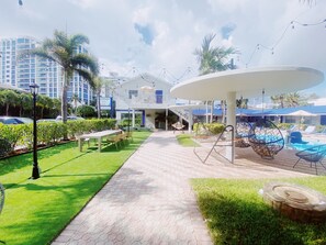 Courtyard - Sea Steps by Lowkl (Pompano Beach)