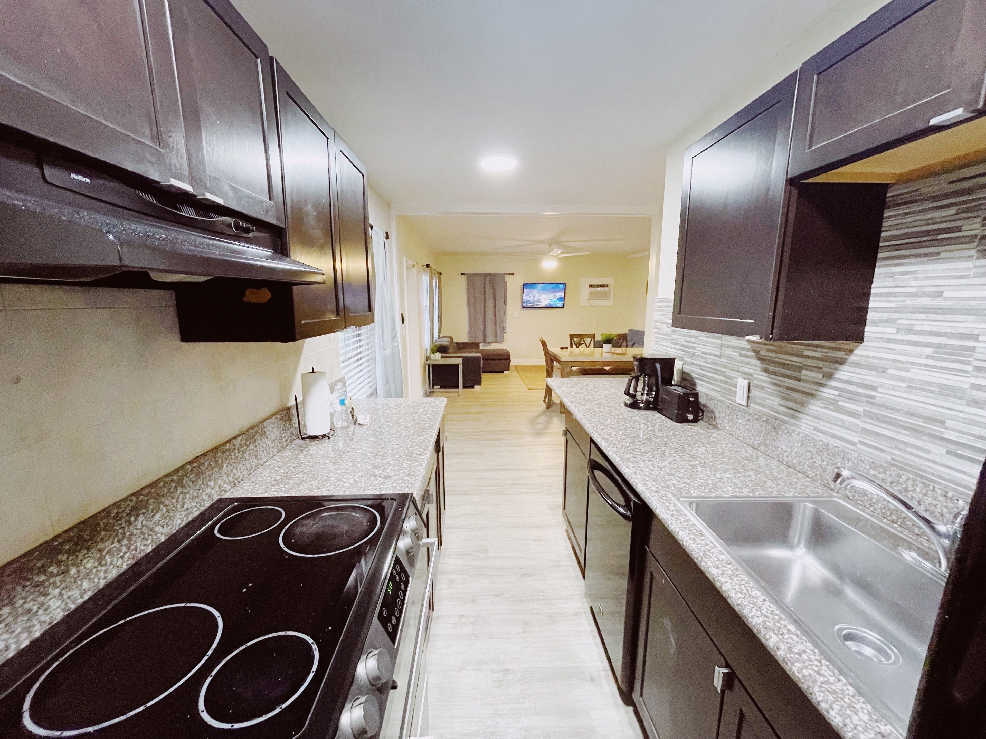 Deluxe 1-Bedroom Two Queen w/ Kitchen &amp; Sofa Bed | Private kitchen | Microwave, stovetop, toaster, cookware/dishes/utensils