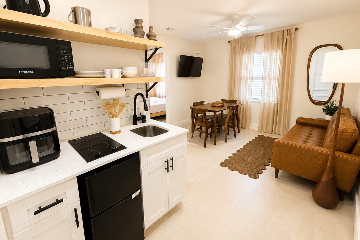 Deluxe 1-Bedroom Queen w/ Kitchen & Sofa Bed | Private kitchen | Coffee/tea maker, mini-fridge, microwave, stovetop
