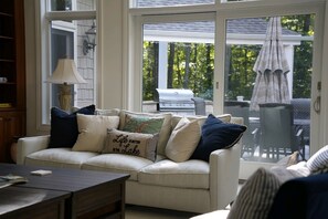 Smart TV, fireplace, books, stereo - Luxury Retreat in Ellison Bay (Ellison Bay)
