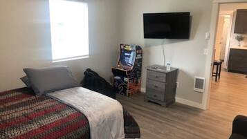 1 soverom, skrivebord, strykejern/-brett og wi-fi