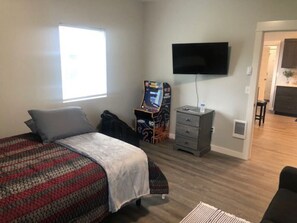 1 bedroom, desk, iron/ironing board, WiFi