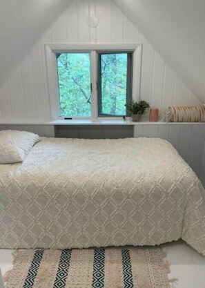 6 slaapkamers, bedden met traagschuimmatrassen, een kluis op de kamer