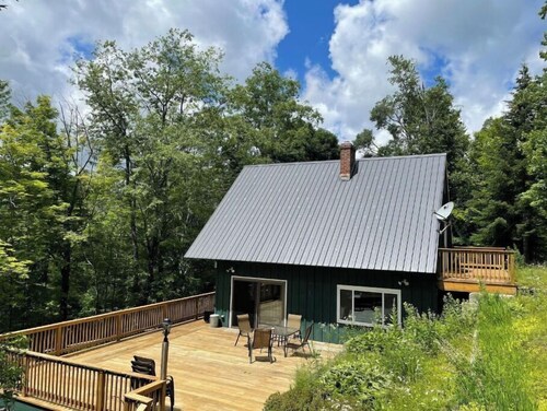 Mount Snow Ski Chalet - 4 min from mountain!! Sleeps 12+!! Iconic experience!