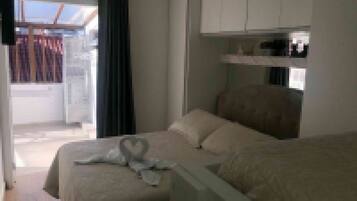 Apartamento conforto, 1 cama de casal e sofá-cama | Espaço de trabalho para notebook, ferros/tábuas de passar roupa