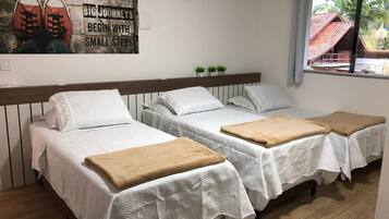 Habitació Grand | Espai de treball apte per a portàtils i planxa i posts de planxar