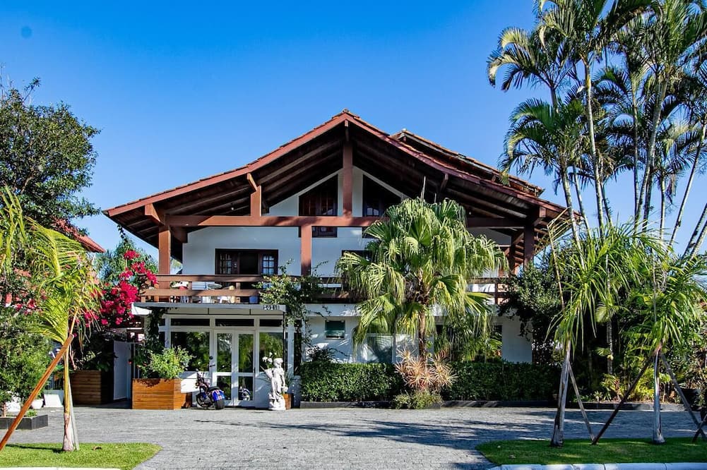 Suites Jurere Internacional