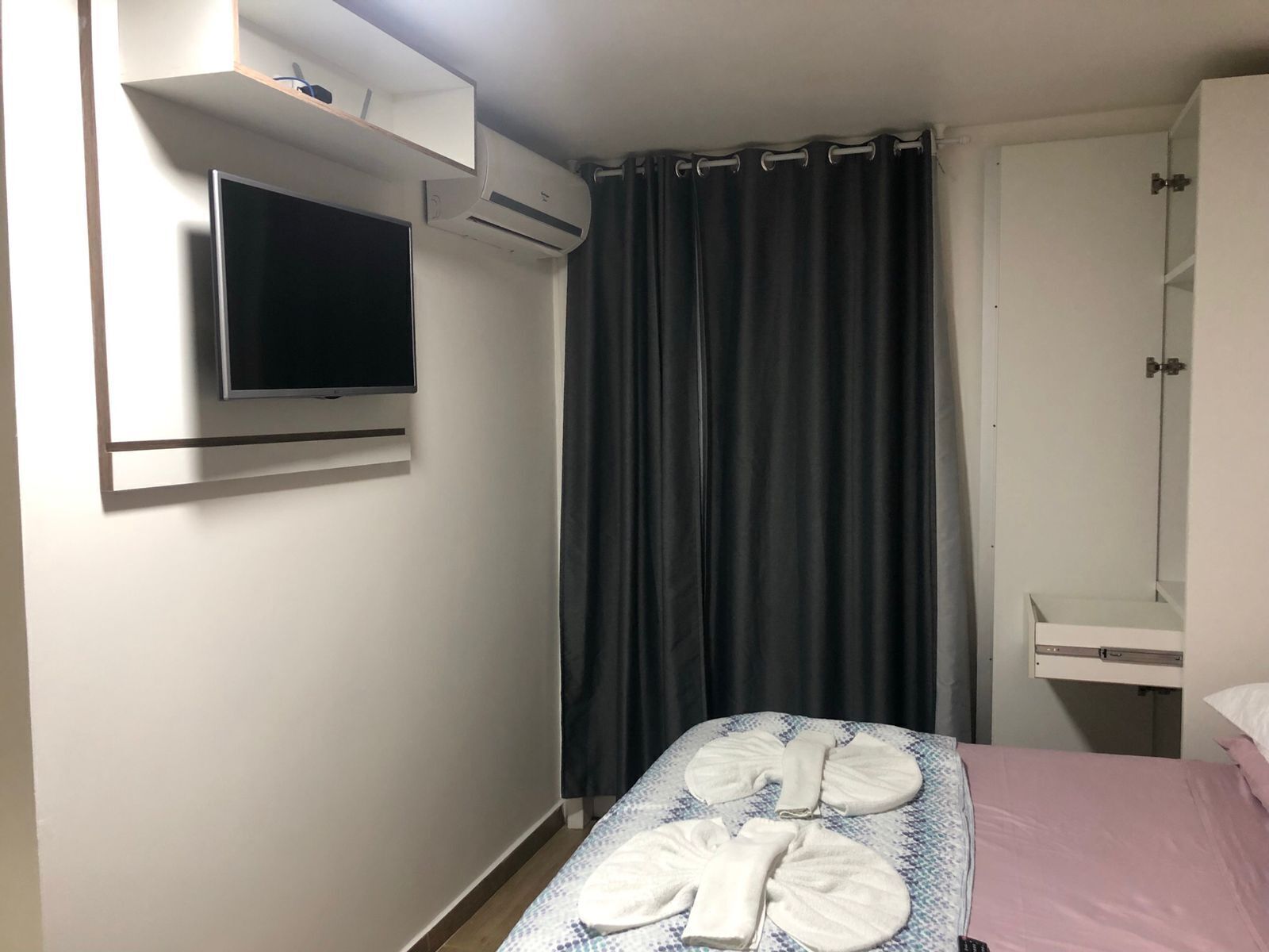 Laptop workspace, iron/ironing board, free WiFi