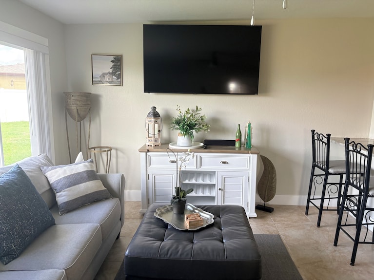 3 Bed - 2 Bath Gorgeous Home Inside And Out. Don;t Miss This One. - Port Charlotte, FL