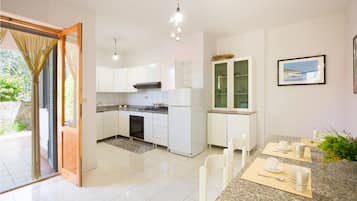 Fridge, stovetop