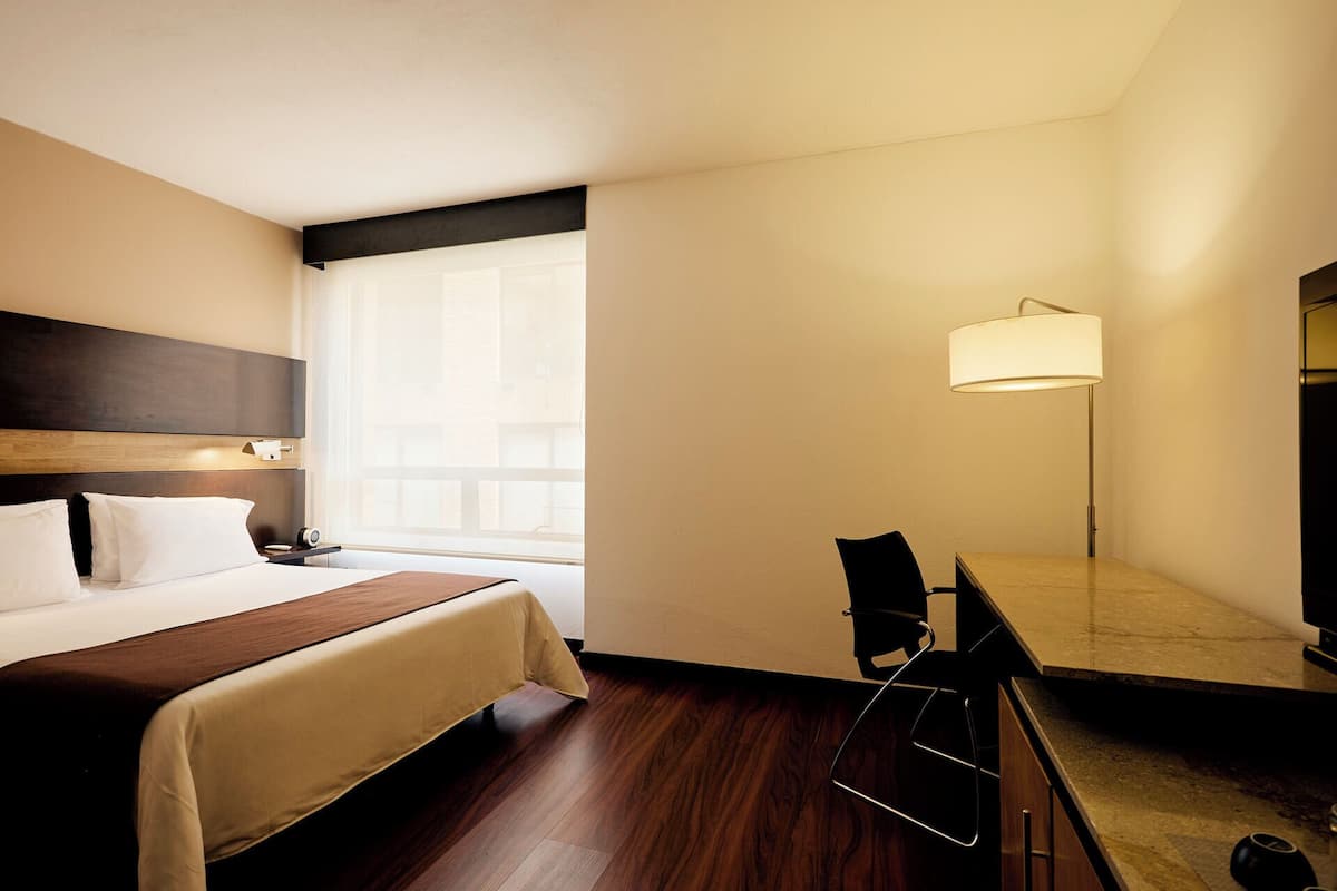 Standard Room | Minibar, in-room safe, desk, free WiFi