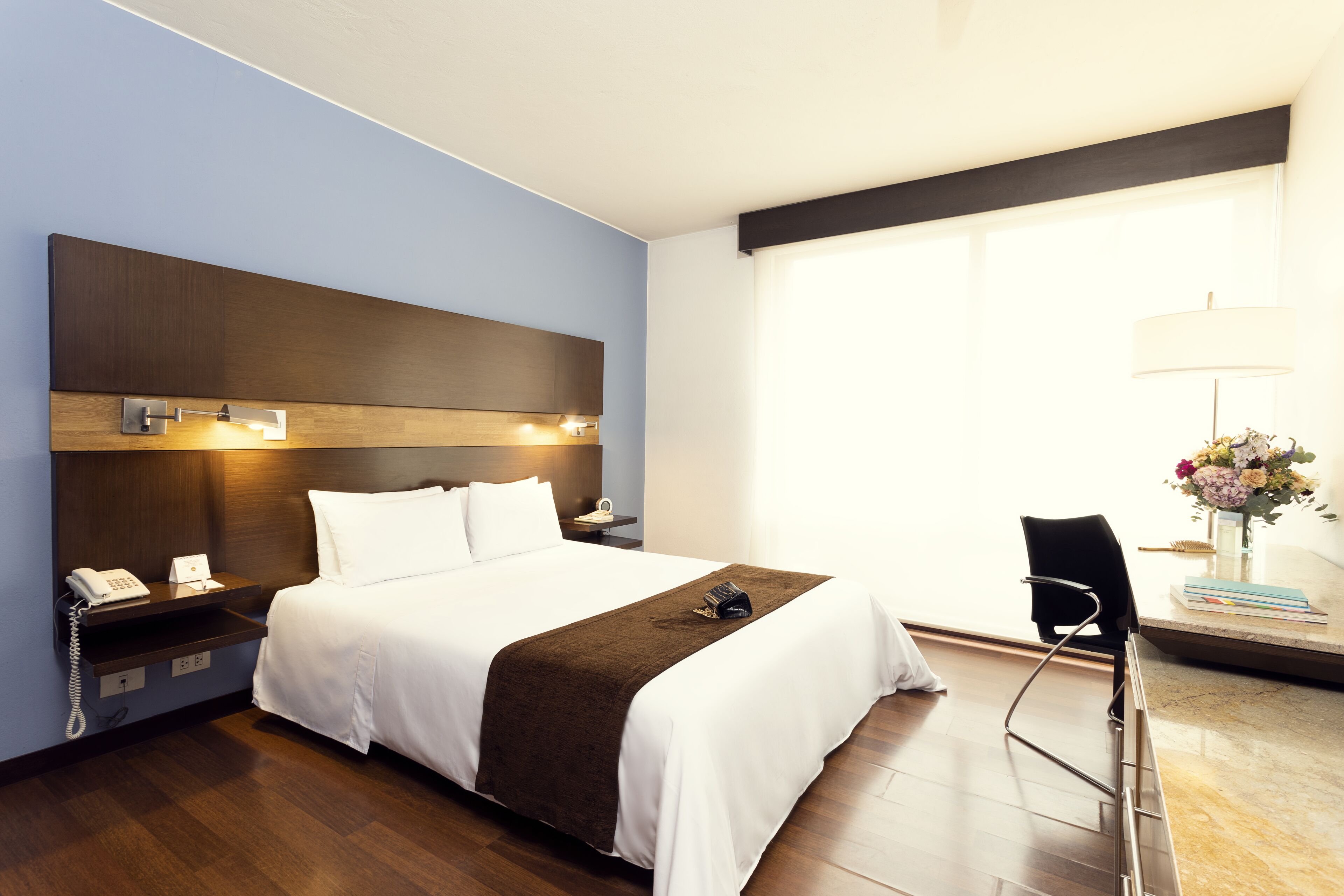 standard room | minibar, in-room safe, desk, free wifi