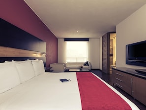 Minibar, in-room safe, desk, free WiFi