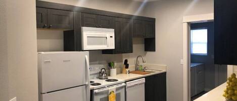 Cookware/dishes/utensils