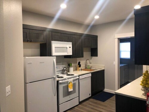 3143 Dover #2 · NEW Modern QUALITY Apartment #2 - GOODSON