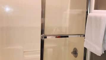 Ensemble douche/baignoire, sĂšche-cheveux, serviettes fournies, savon