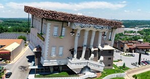 Exterior - Gorgeous Lake View 3BR Condo~Near Marina~Pool~FREE TICKETS INCLUDED! (700EP) (Hollister)