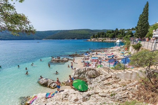 Una spiaggia nelle vicinanze