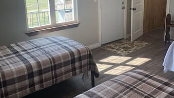 3 habitaciones y ropa de cama