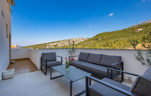 Lovely apartment in Stinica with WiFi