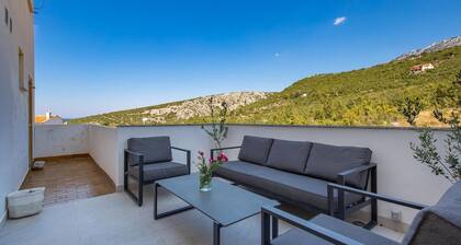 Lovely apartment in Stinica with WiFi