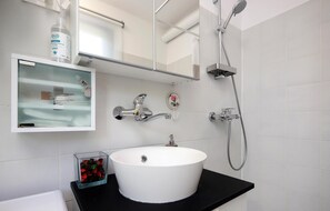 Douche, sèche-cheveux
