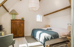 5 bedrooms, free WiFi, bed sheets