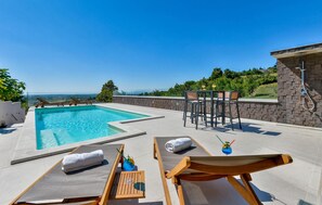 A heated pool - Amazing home in Kalnik with sauna (Kalnik)