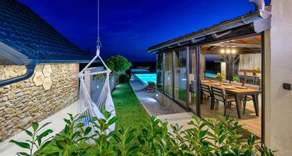 Cozy home in Kalnik with sauna